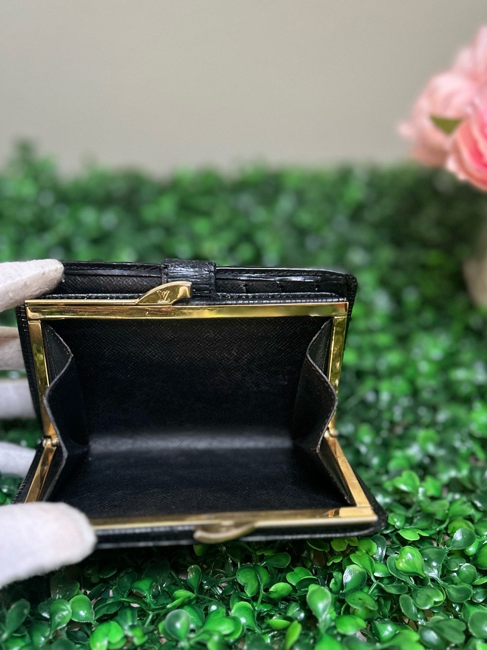 Louis Vuitton Black Epi Porte-Monnaie Viennois Kisslock Wallet Compact MI0948 - Picture 7 of 13